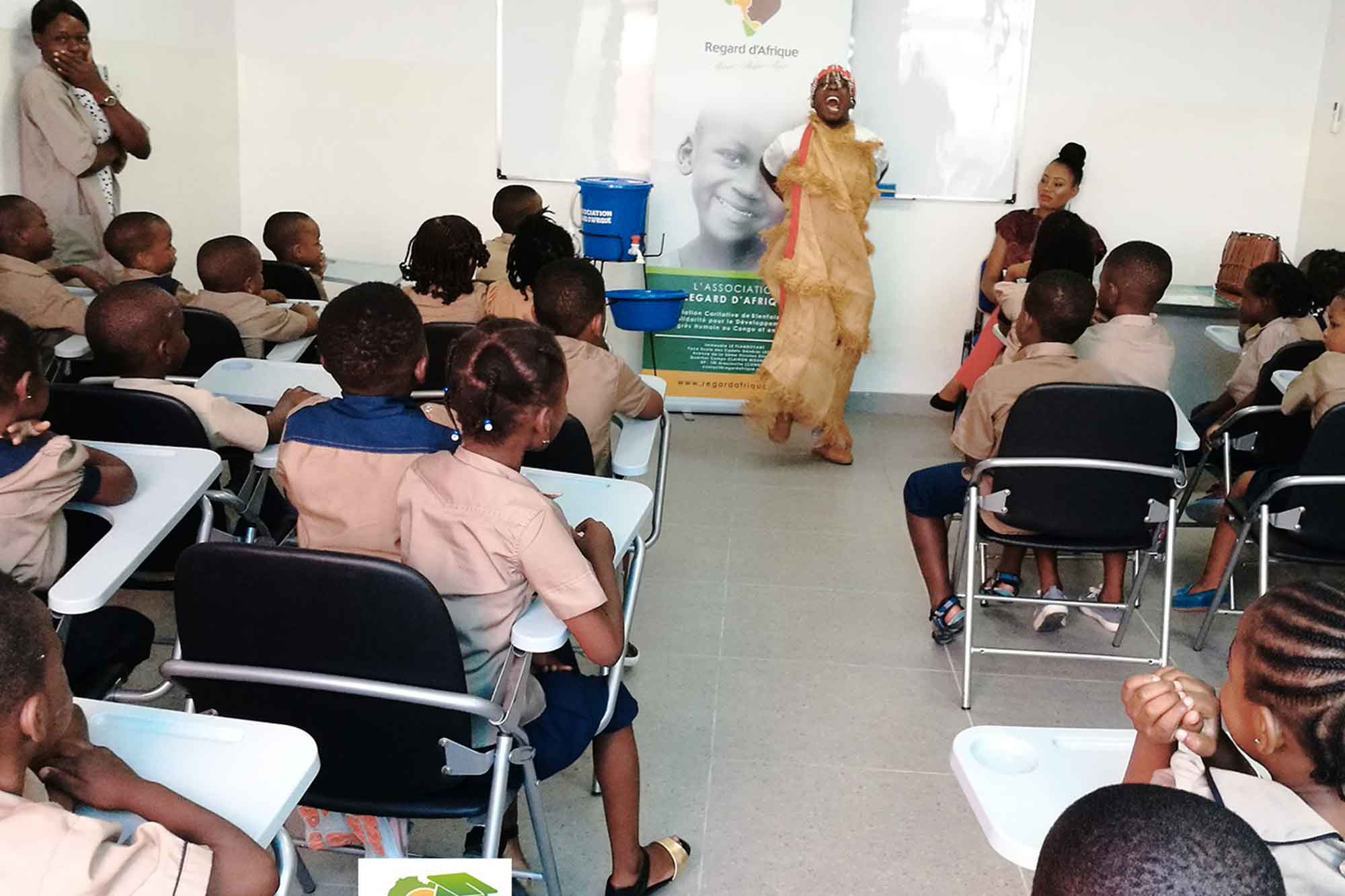Élèves du Complexe Scolaire Regard d’Afrique